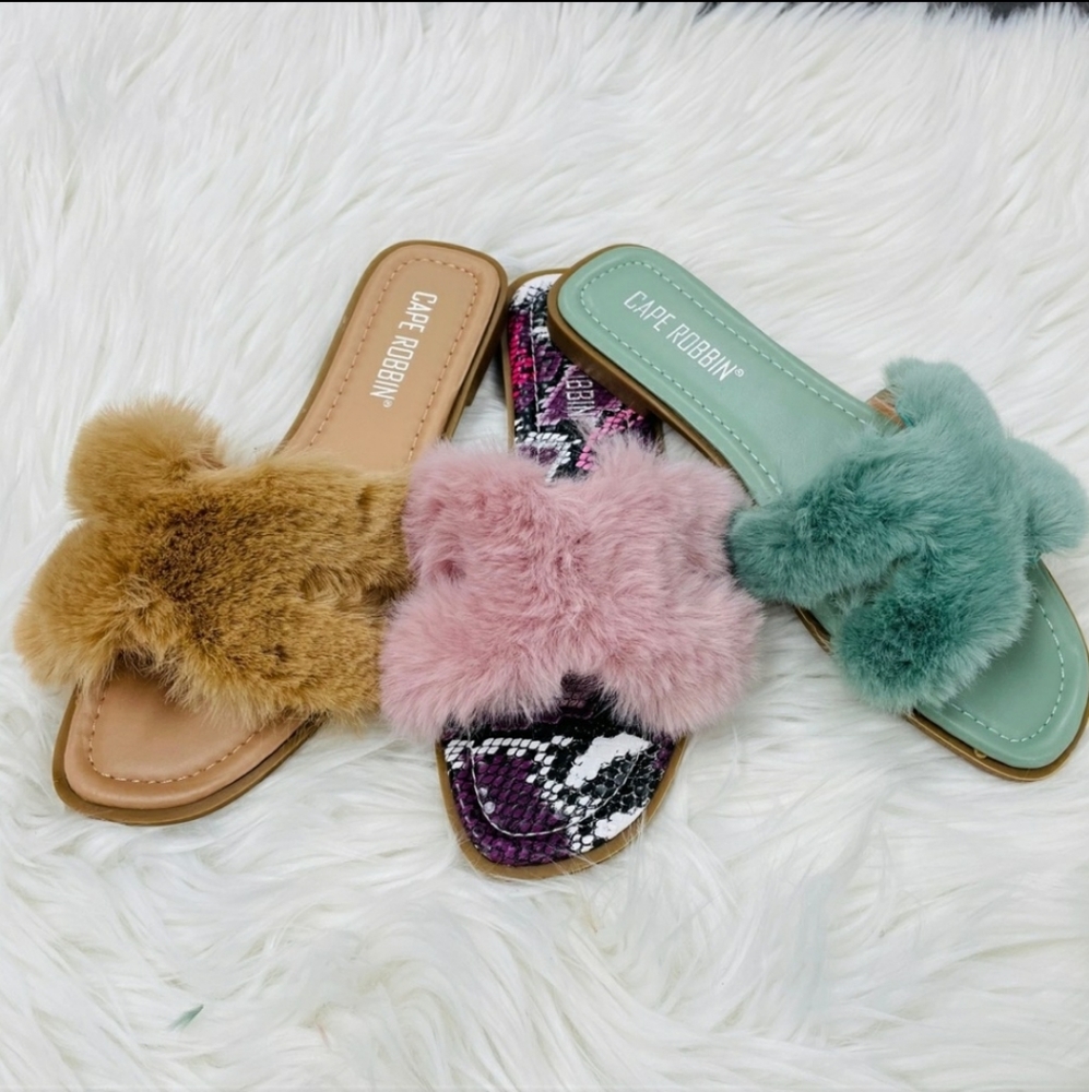 🆕️ LAST 2! Cape Robbin Fur Slides - Picture 7 of 10